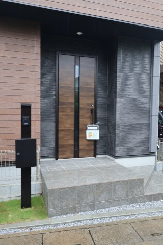 《仲介手数料無料》北区別所町1000-69新築一戸建ての玄関