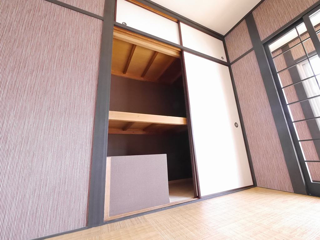 寺池町２丁目貸家の収納