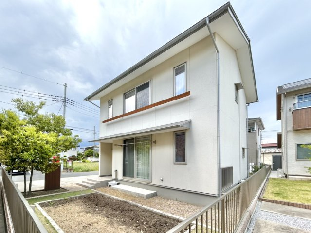 【中古戸建】前橋市稲荷新田町の外観|■外観|シンプルで洗練されたデザインは住まう人の色に染まり、個性を映し出します♪本日見学可能(*＾＾*)