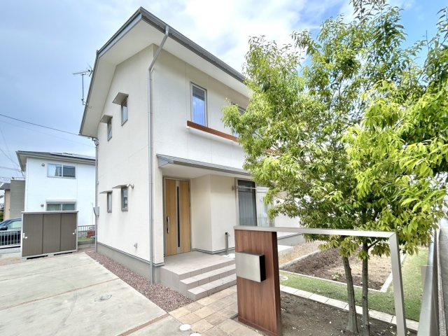 【中古戸建】前橋市稲荷新田町の外観|■外観｜閑静な住宅街で始める新しい暮らし♪開放的な毎日をあなたへ(^^♪