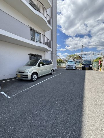 メロディーハイム寝屋川の駐車場