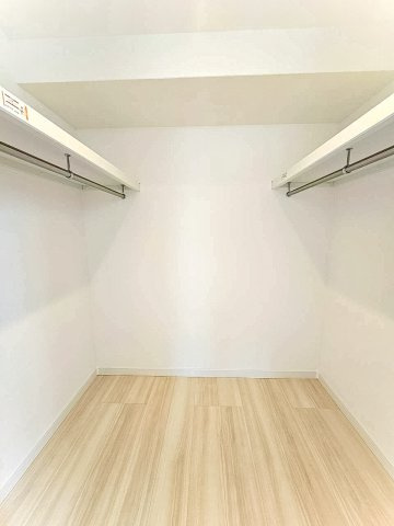【収納】 | 桜ヶ丘2丁目、中古戸建て | 【現地写真】
ウォークインクローゼット有り♪