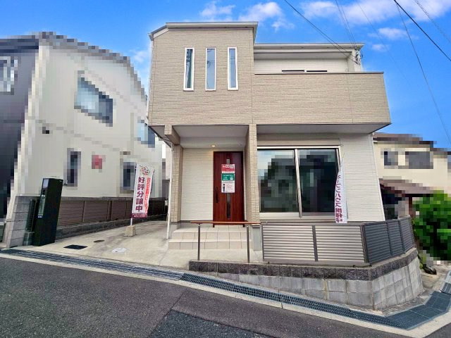 【外観】 | 桜ヶ丘2丁目、中古戸建て | 【現地写真】
外観デザインです♪
おしゃれな外壁です♪