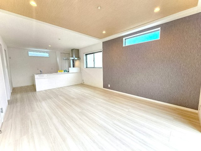 【居間・リビング】 | 桜ヶ丘2丁目、中古戸建て | 【現地写真】
リビング♪
日当たり良好！