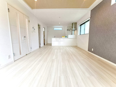 【居間・リビング】 | 桜ヶ丘2丁目、中古戸建て | 【現地写真】
リビング♪
日当たり良好！