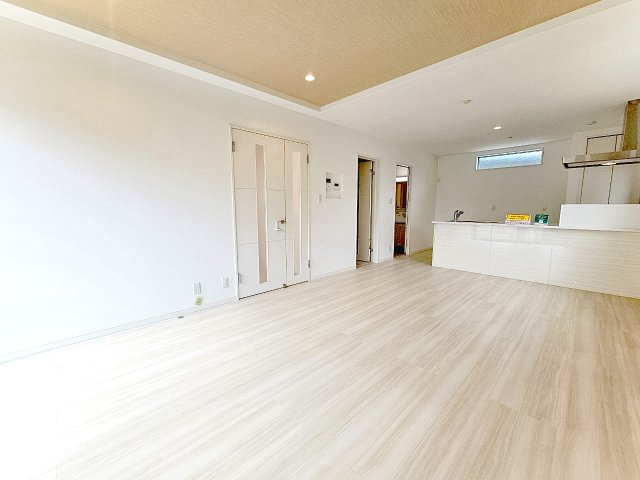 【居間・リビング】 | 桜ヶ丘2丁目、中古戸建て | 【現地写真】
リビング♪
日当たり良好！