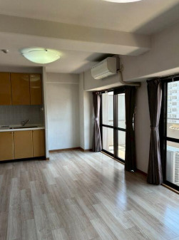 【高知駅近く】高知市北本町4丁目サーパス北本町第2　中古マンションの居間・リビング|窓が大きく陽光が広がるLDK☆