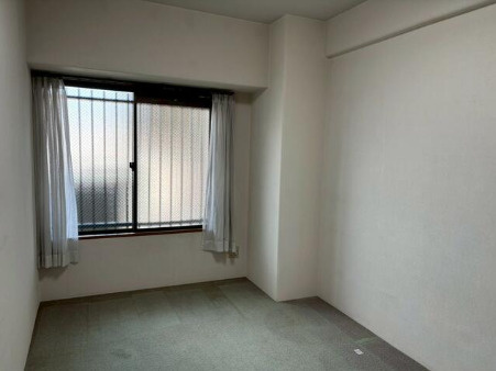 【高知駅近く】高知市北本町4丁目サーパス北本町第2　中古マンションの和室|防音性・断熱性のある床材です。