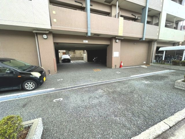 ベルドミール末広五番館の駐車場
