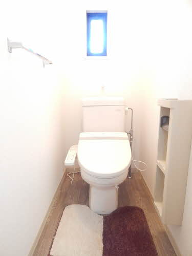 サンハイツ市の上【キャッシュバック対象】のトイレ|ゆったりとした空間のトイレです