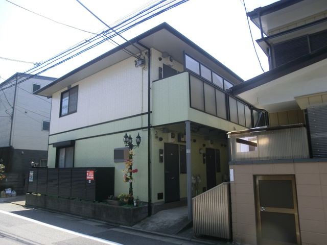 アスターグリーンの外観|玄関側からの外観です。