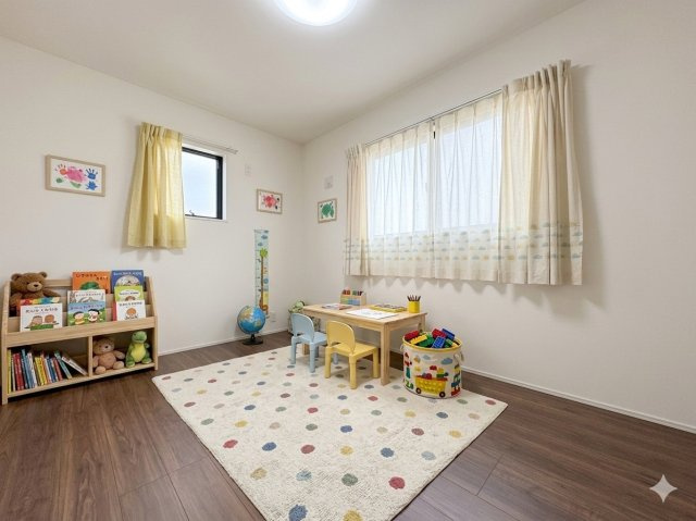 八潮市古新田　新築戸建の子供部屋|同施工会社の参考写真にCGによる画像処理を行っています。家具、小物、カーテン等はイメージはCGです。