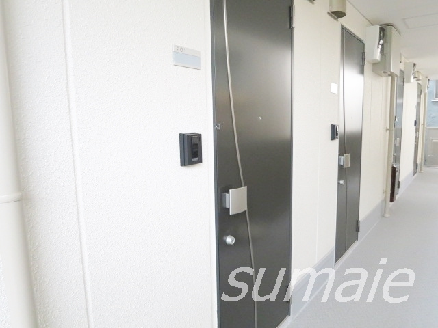 エルスタンザ舟渡の玄関|扉を開けてお部屋に入ります☆