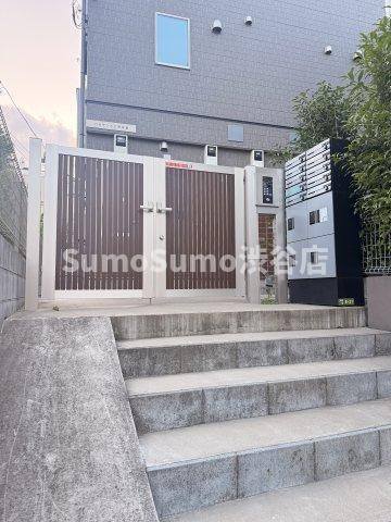 パルデンス三軒茶屋のエントランス|建物の内部です