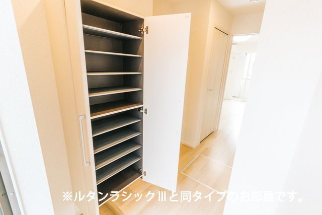 シャリオ　バシェの玄関