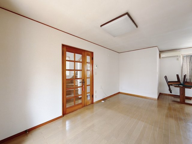 【中古戸建】熊谷市肥塚の居間・リビング|■リビング｜家族が揃う団らんのひと時は楽しく、そしてゆったりと。各々が空間を共有しながら、思い思いの時間も気兼ねなく過ごせます♪