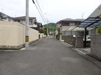 【前面道路含む現地写真】 | 川西市湯山台2丁目81の11　建築条件無土地