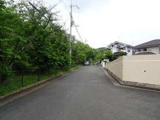 【前面道路含む現地写真】 | 川西市湯山台2丁目81の11　建築条件無土地
