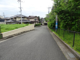 【前面道路含む現地写真】 | 川西市湯山台2丁目81の11　建築条件無土地
