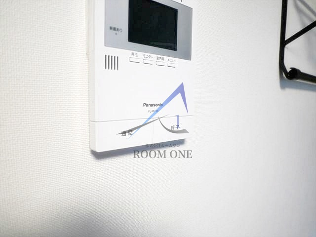 アパートメント新小岩Ａ棟のセキュリティ|モニター付きインターホンです。