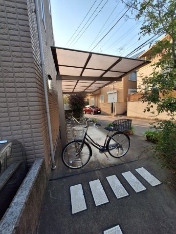 メゾン元代々木のその他共用部分|屋根付き自転車駐輪場