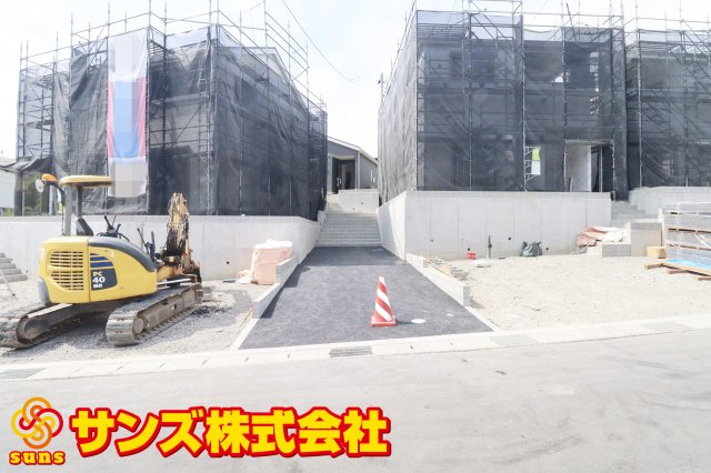 郡山市菜根３丁目　　　２号棟　　　桜小学校、郡山第３中学区の外観|南側から見た駐車場を含む外観♪