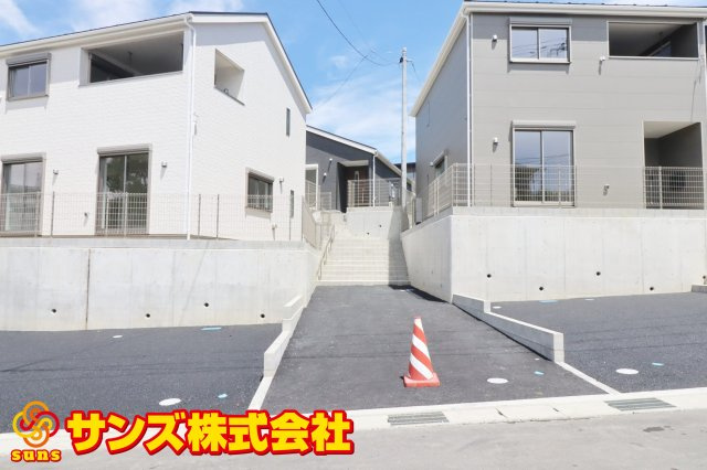 郡山市菜根３丁目　　　２号棟　　　桜小学校、郡山第３中学区の外観|南側から見た駐車場を含む外観♪