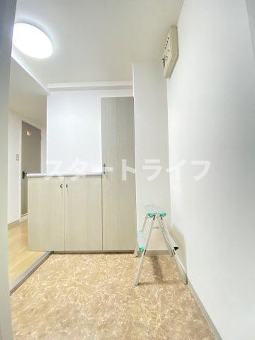 大阪市淀川区東三国２丁目の賃貸マンションの玄関