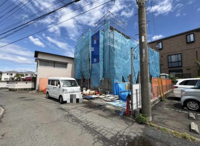 厚木市妻田東１丁目　新築戸建の前面道路含む現地写真
