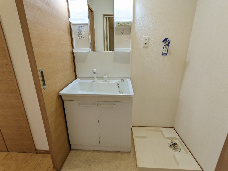 サンシャインヒル壱番館の独立洗面台