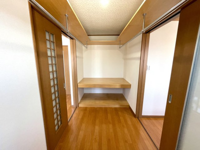【収納】 | 【リフォーム済み中古住宅】山形市新開三丁目 | 容量たっぷりのウォークインクローゼットです♪