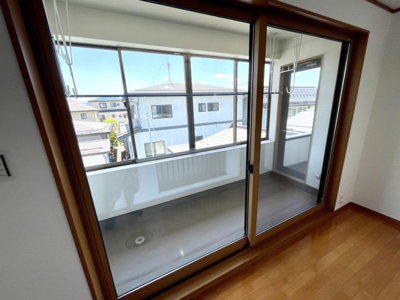 【ランドリースペース】 | 【リフォーム済み中古住宅】山形市新開三丁目 | 2階にはサンルームもあるので、花粉や雪の季節でも洗濯干しに困らなさそうです♪