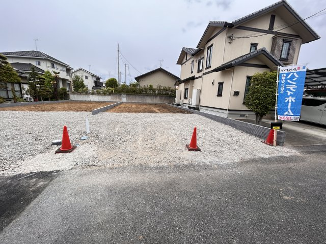 【GRAFARE 】　宇都宮市五代　全2邸の外観|〇分譲地〇
７月誕生予定の全2邸の分譲地♪物件の事なら現地販売担当会社のハンディホームにお気軽にお問合せください！現地に熟知した担当者がご案内いたします！
※2026年4月撮影