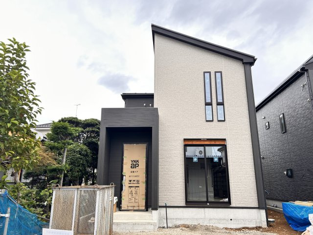 【GRAFARE 】宇都宮市五代 7期 全2邸の外観|〇間もなく完成〇
学校、スーパー、コンビニも徒歩圏内にございますので便利な住環境です。
建築中の時点から周辺環境をチェックすると、実際に住んだ時の生活イメージが湧きやすくなります♪
※2026年8月撮