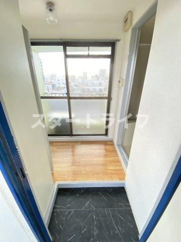 大阪市淀川区木川西２丁目の賃貸マンションの玄関