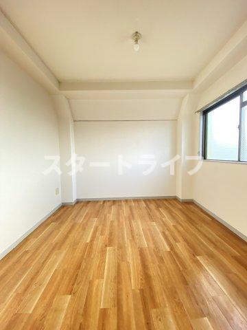 大阪市淀川区木川西２丁目の賃貸マンションの居間・リビング