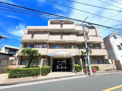 【外観】 | 朝日プラザ三ッ池公園　新規リフォーム物件/2面バルコニーで開放感あり/オートロック付きの安心物件/角部屋で陽当たり良好 | ◆管理体制良好なマンションです。清潔感のあるエントランスに開放感のある住環境。