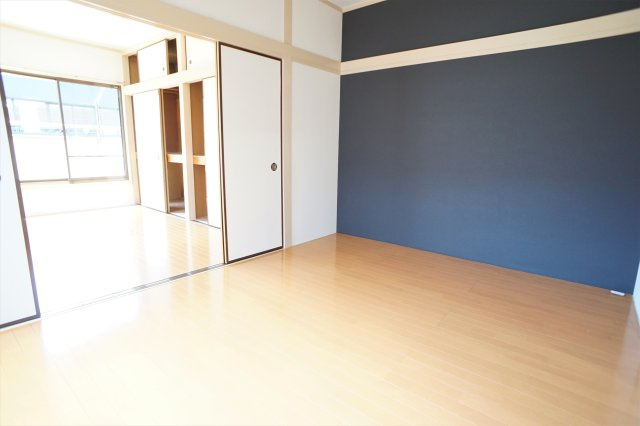 ナルセハイツの洋室