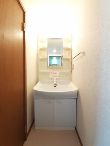 セナングＡの洗面所