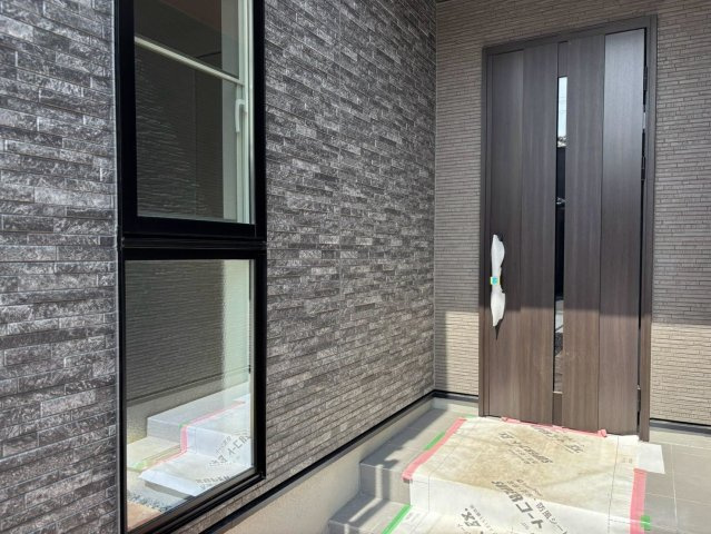 タマタウン　岐阜市中西郷（西郷小）　全３区画分譲の寝室|全居室にたっぷり収納できる大型収納を設置。窓ガラスは断熱性能や結露防止効果の高いペアガラスです。
