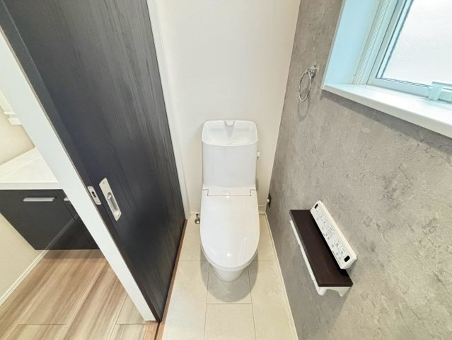 タマタウン　岐阜市中西郷（西郷小）　全３区画分譲のキッチン|カウンタースペースがついた広々キッチン。浄水器組込み水栓でシンクまわりがスッキリお使いいただけます
