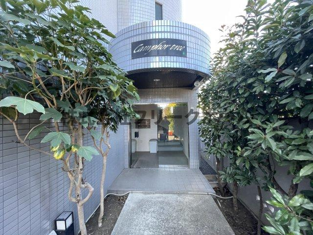 三鷹市井の頭１丁目の賃貸マンションのエントランス