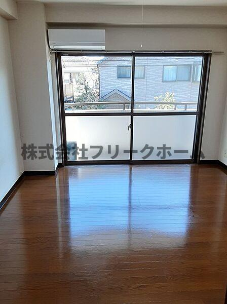 三鷹市井の頭１丁目の賃貸マンションの居間・リビング