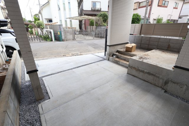 《仲介手数料無料》浦和区元町１丁目26-13新築一戸建てケイアイグレイスの駐車場