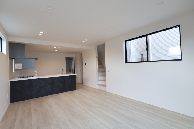 《仲介手数料無料》浦和区元町１丁目26-13新築一戸建てケイアイグレイス