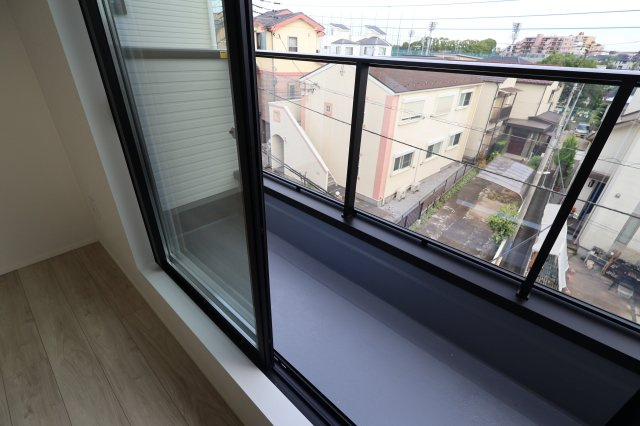 《仲介手数料無料》浦和区元町１丁目26-13新築一戸建てケイアイグレイスのバルコニー