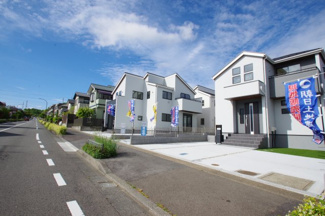 【前面道路含む現地写真】 | 【仲介手数料無料！！】町田市真光寺2丁目　新築戸建て（全4棟）3号棟　5280万円