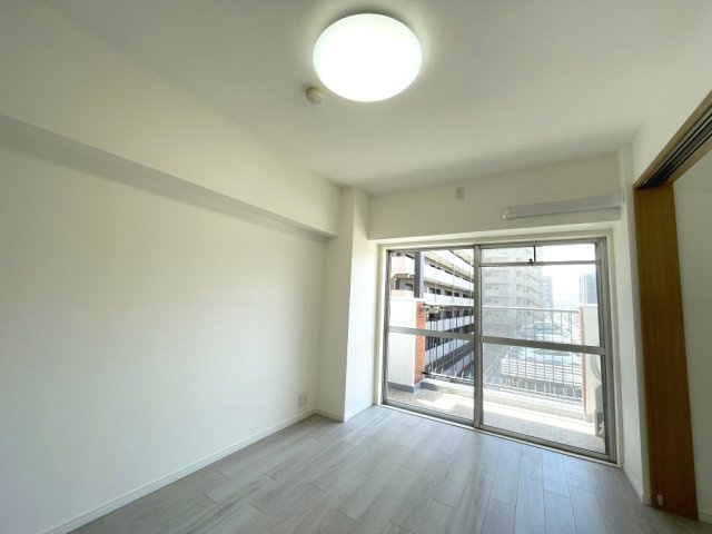 厚生町マンションの洋室|バルコニー側の洋室6帖です。