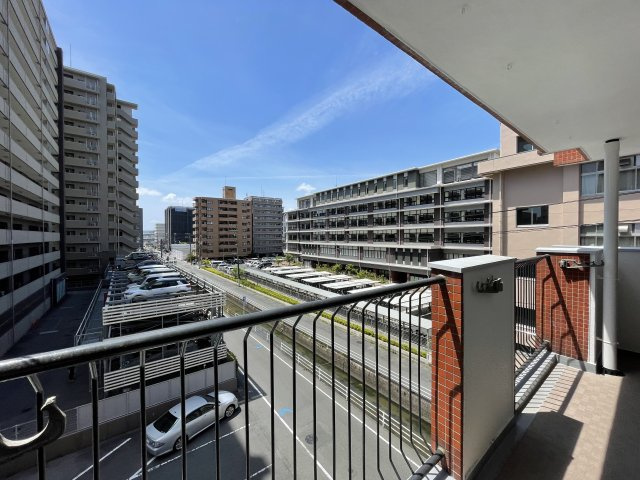 厚生町マンションのバルコニー|バルコニーからの眺望です。