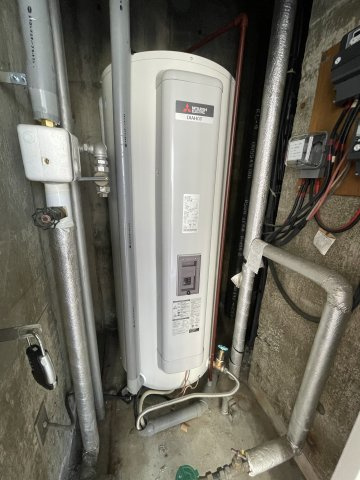 厚生町マンションのその他|電気温水器も交換しました。